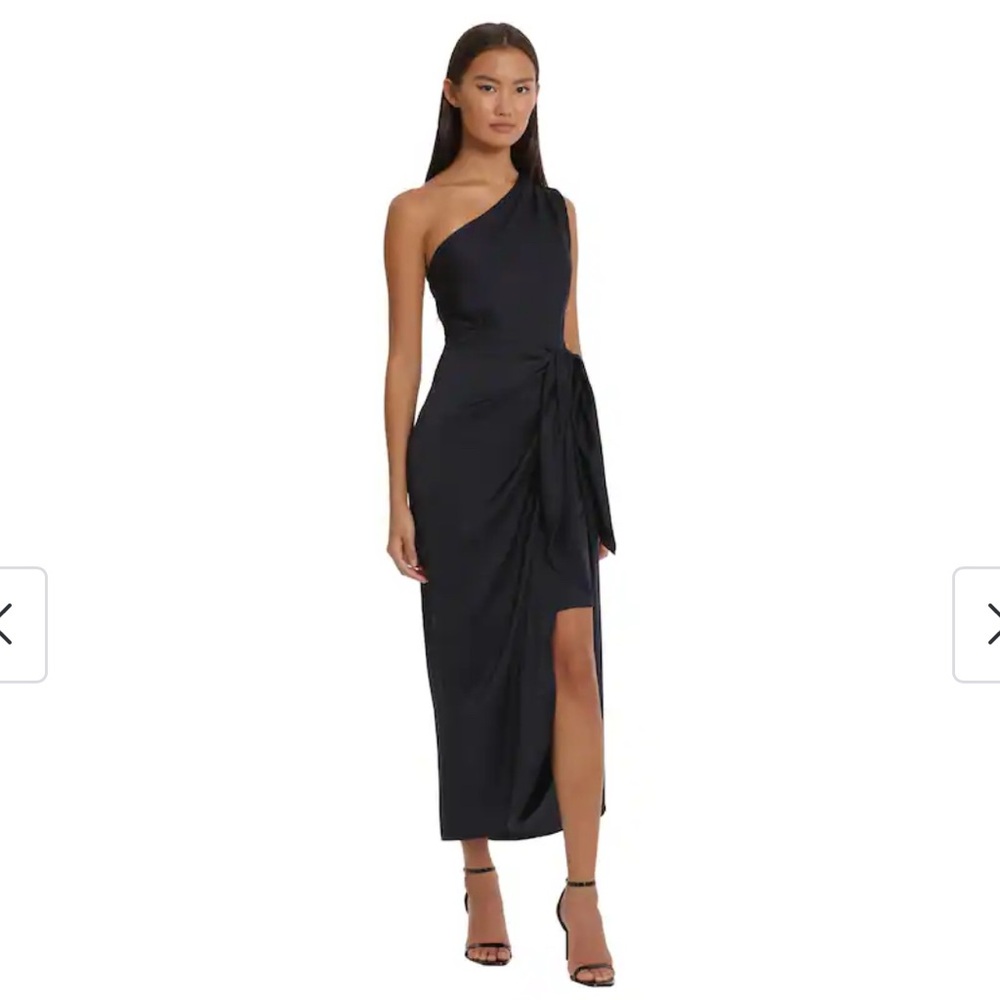 Donna Morgan
Draped Skirt One-Shoulder Dress